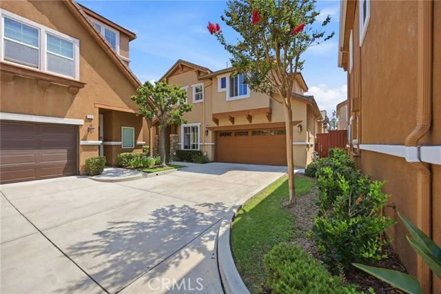 3677 W Chapman photo 3