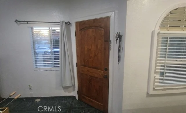 946 S Ferris photo 2