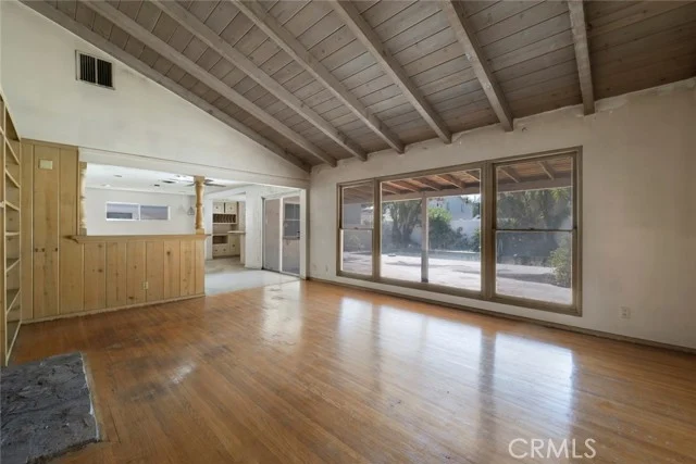12932 Addison Street photo 2