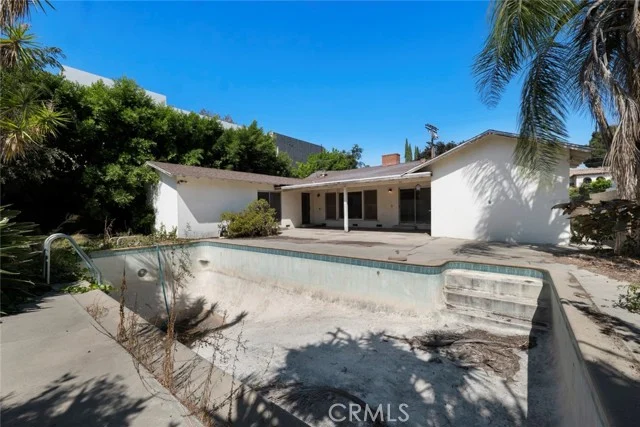 12932 Addison Street photo 4