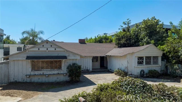 12932 Addison Street photo 5