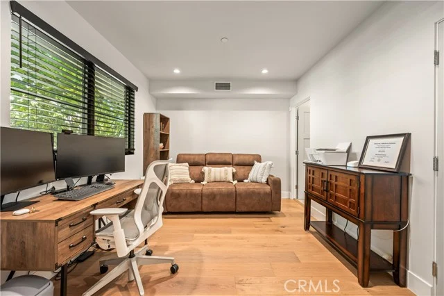 10612 Bloomfield Street photo 4