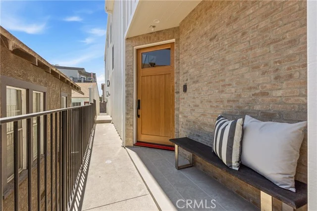 320 1st St photo 5