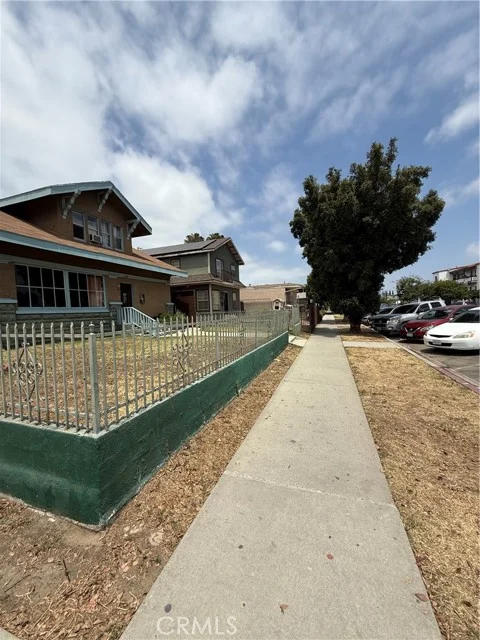 1403 Elm photo 1
