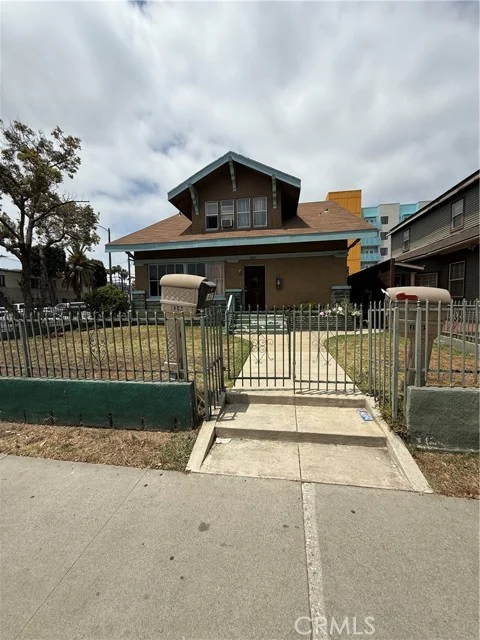 1403 Elm photo 4