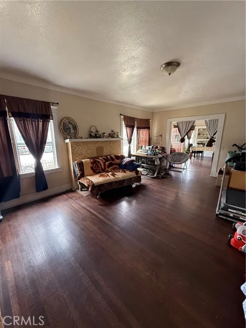 1403 Elm photo 5