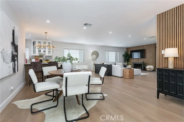 6853 Willis Avenue photo 4