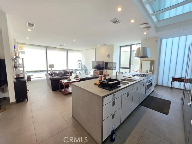9 Temple, Long Beach