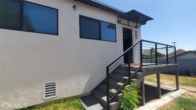 606 Fairview photo 3