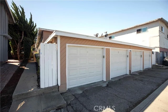1426 Manhattan Beach photo 2