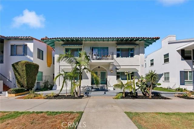 1325 E Ocean photo 1