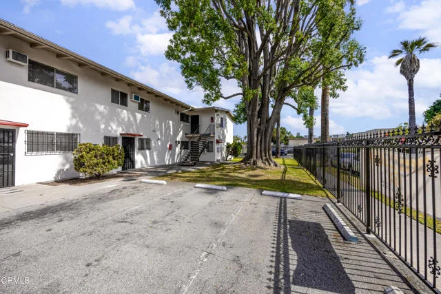 3620 S Budlong Avenue photo 3