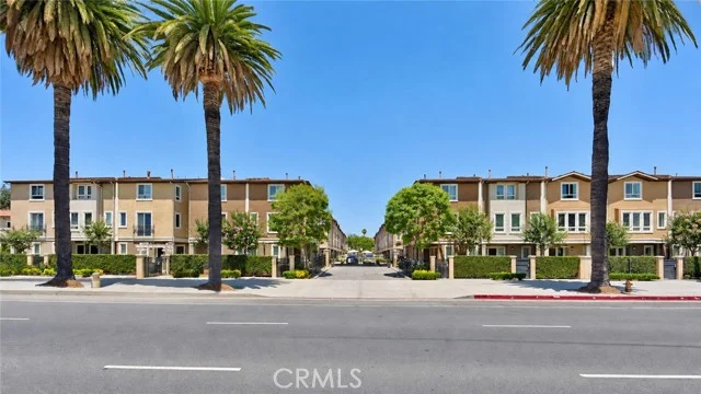 14671 Sherman Way, Van Nuys