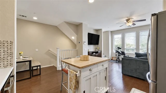 14671 Sherman Way photo 3