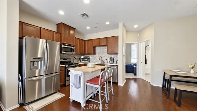 14671 Sherman Way photo 4