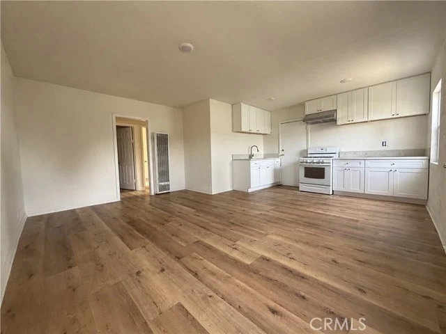 10206 S Vermont photo 2