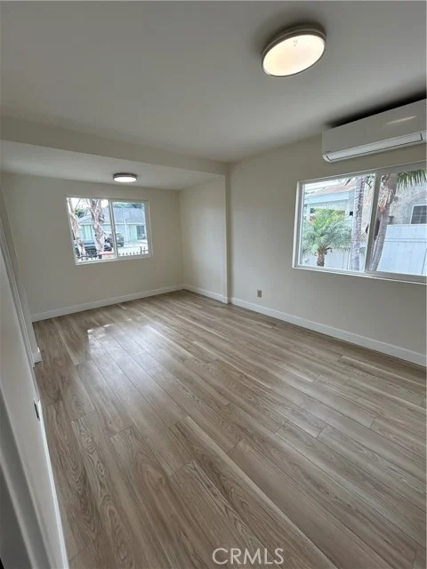 2033 W Burnett Street photo 4