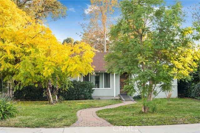 17806 Erwin St photo 2