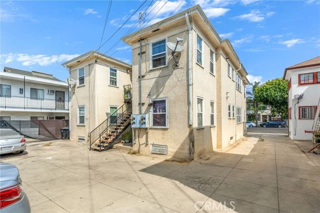 1102 W 18th photo 2