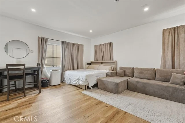 1136 Arapahoe photo 2