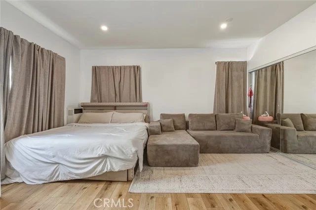 1136 Arapahoe photo 4