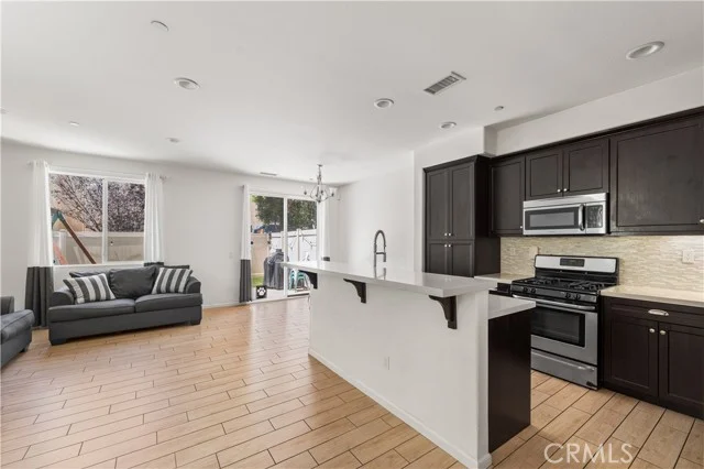 7611 N Honor photo 2