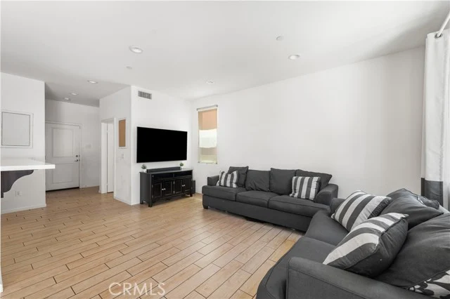 7611 N Honor photo 4