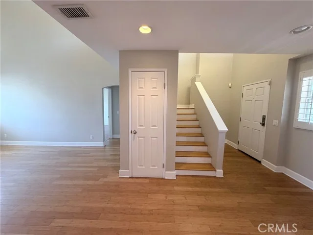 14647 Dickens #8 photo 2