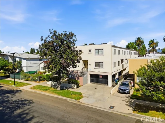 14839 Sylvan Street photo 2