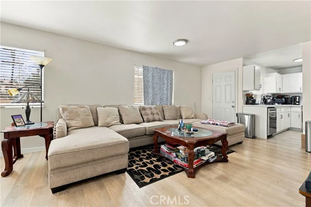 14839 Sylvan Street photo 3