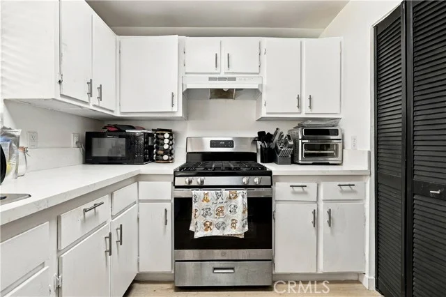 14839 Sylvan Street photo 4