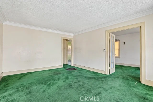 1023 W 73rd photo 3