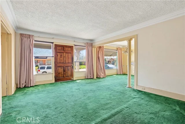 1023 W 73rd photo 4