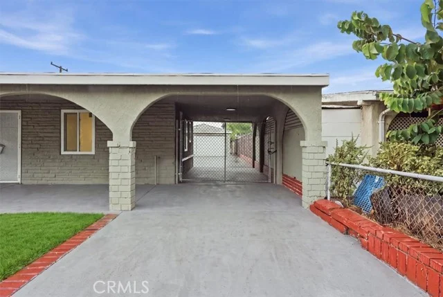 2470 Webster photo 3