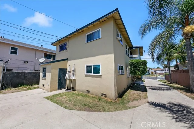 92 E Louise photo 3