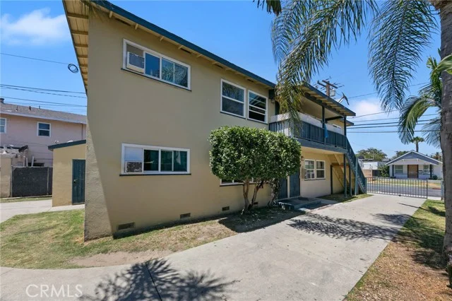 92 E Louise photo 5