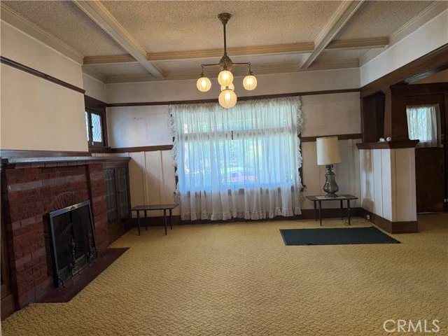 1253 S Victoria photo 4