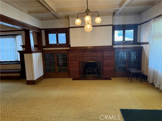1253 S Victoria photo 5