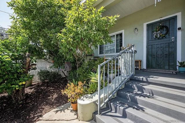 2607 Darwin, Los Angeles