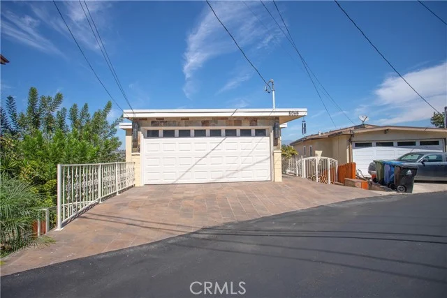 5065 La Calandria Drive photo 2