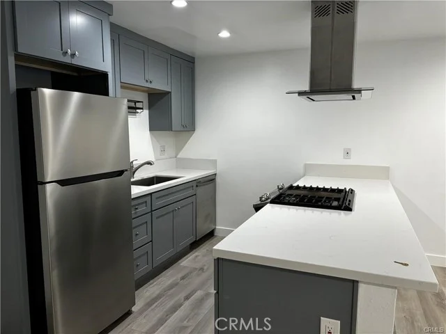 1020 E Broadway photo 4