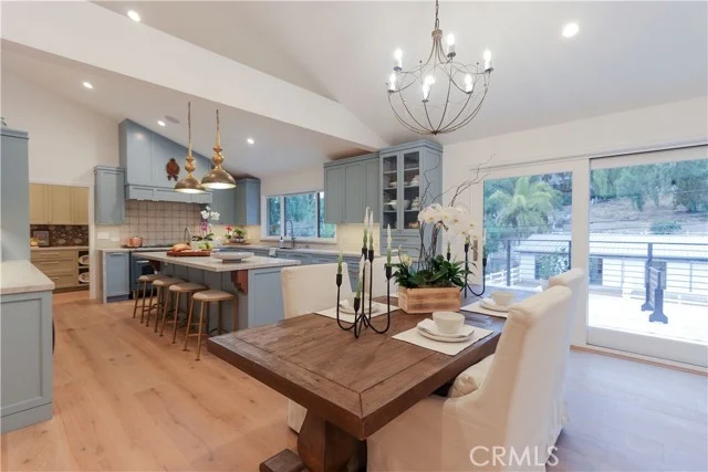 2533 Palos Verdes Drive North photo 3