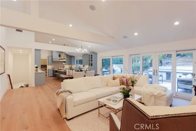 2533 Palos Verdes Drive North photo 4