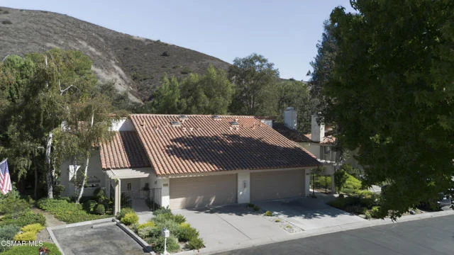 790 N Valley Drive photo 2