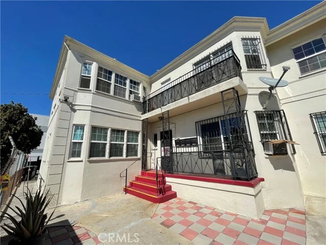 421 N Mott photo 3