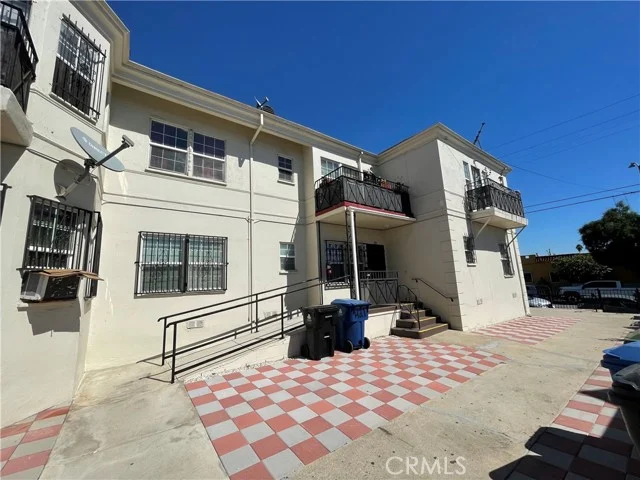 421 N Mott photo 4