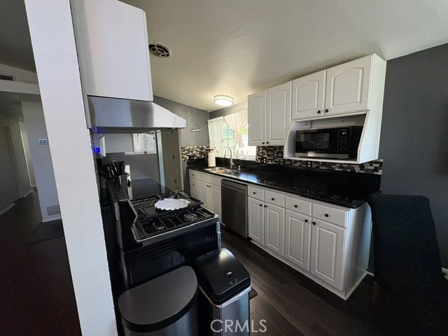 3221 E Janice photo 4