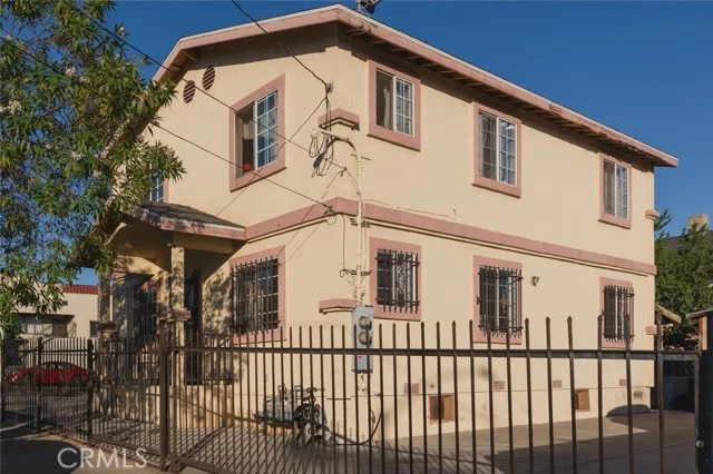 2500 Fairmount photo 2