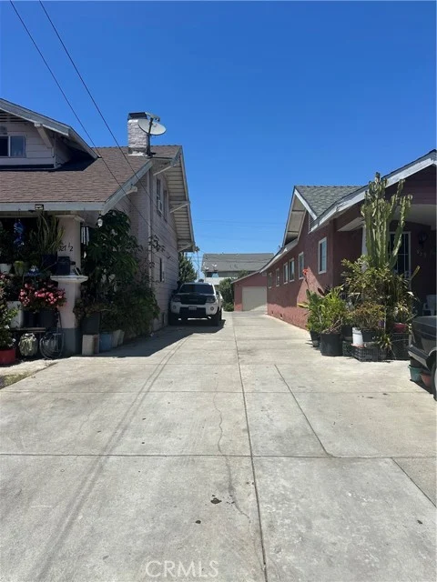 927 W 48th Street photo 2