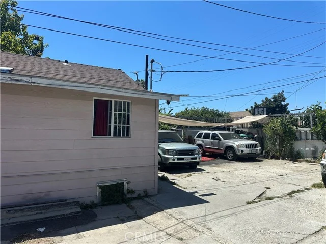 927 W 48th Street photo 3